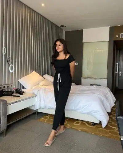 Esha Khan